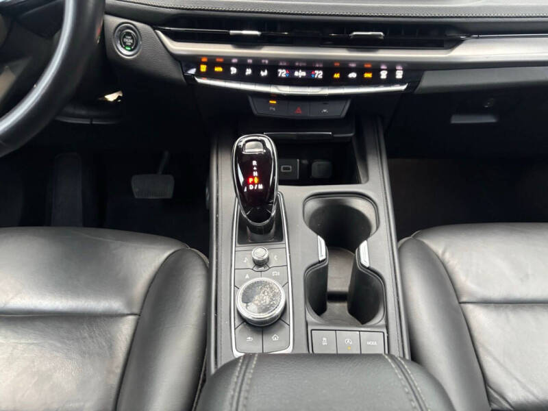 2024 Cadillac XT4 Premium Luxury