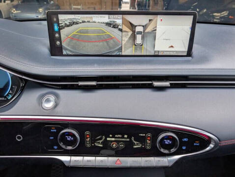 2023 Genesis GV70 2.5T Standard