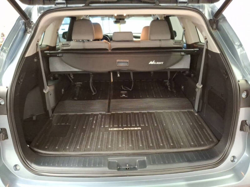 2022 Toyota Highlander LE