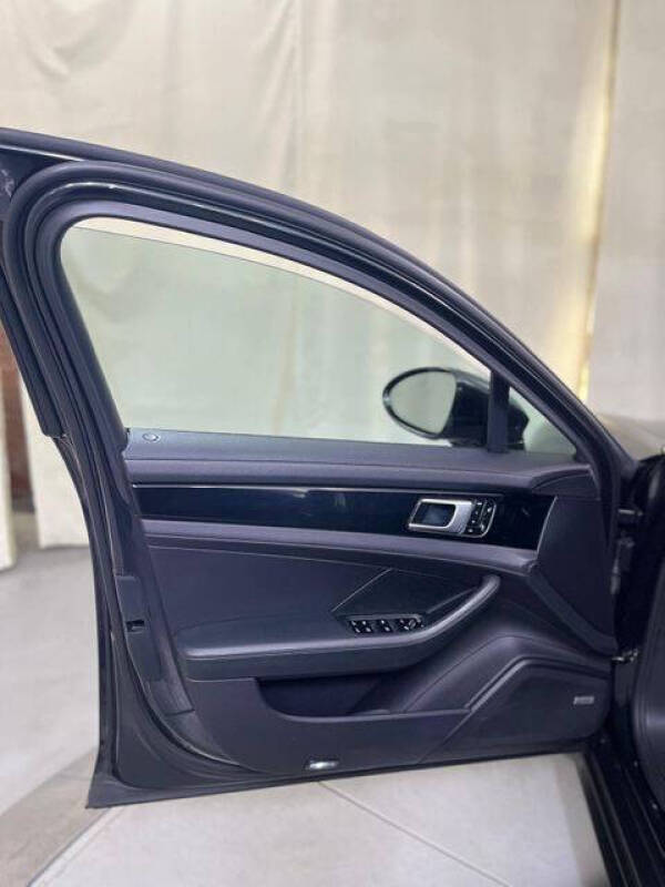 2018 Porsche Panamera 4