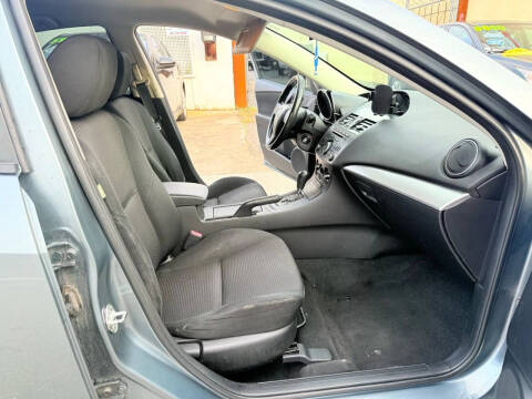 2013 Mazda MAZDA3 i SV