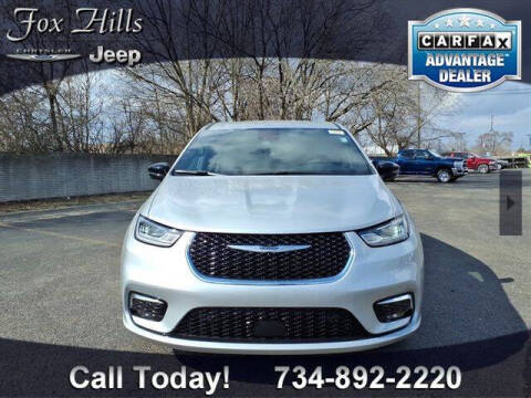 2026 Chrysler Pacifica Select