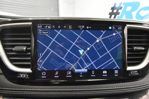 2024 Chrysler Pacifica Plug-In Hybrid Select