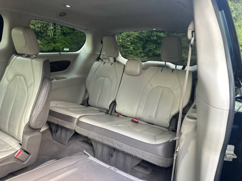 2017 Chrysler Pacifica Touring-L