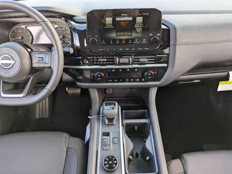 2025 Nissan Pathfinder SL