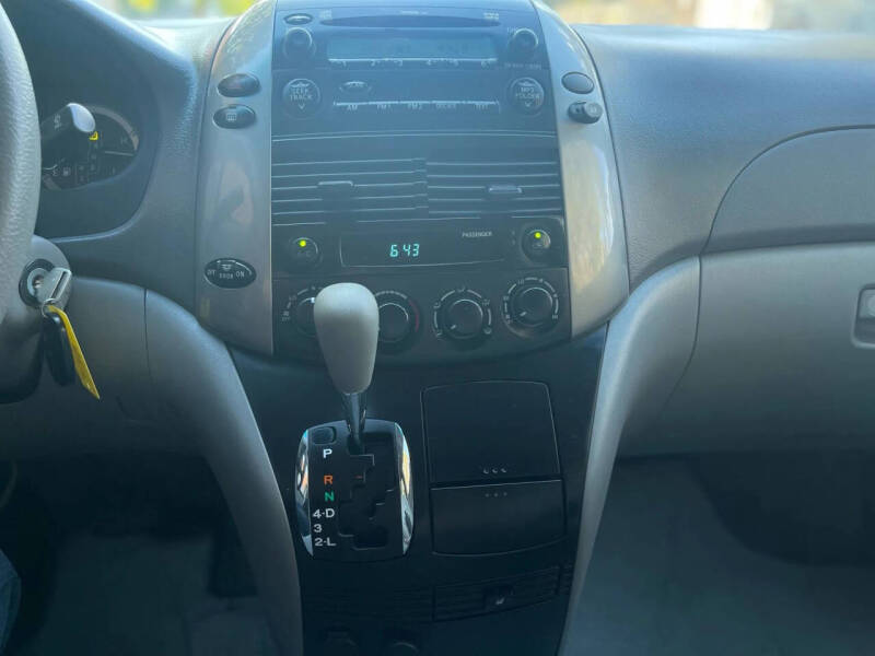 2004 Toyota Sienna