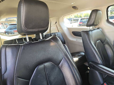 2022 Chrysler Pacifica Hybrid Touring L