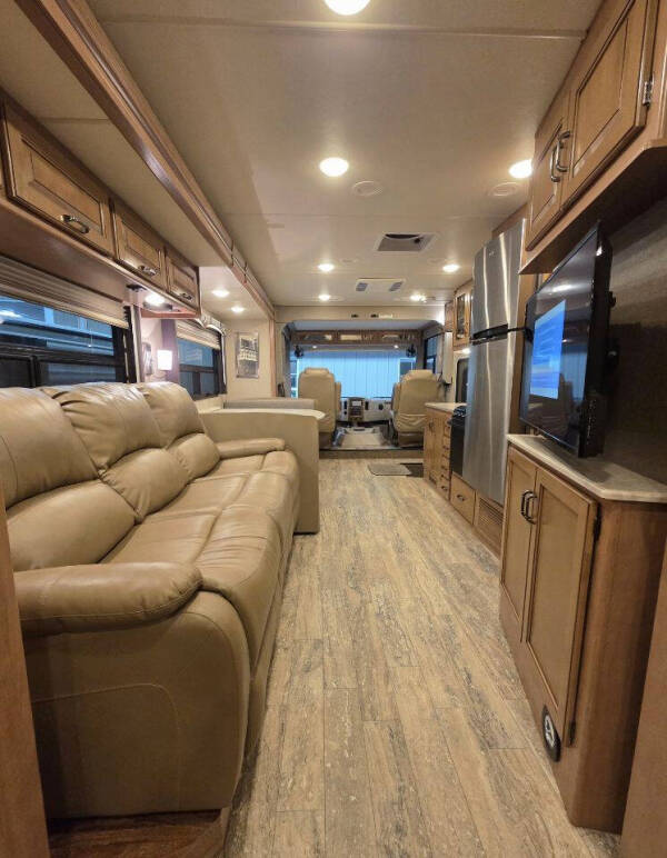 2017 Thor Motor Coach Hurricane