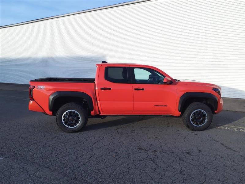 2024 Toyota Tacoma TRD Off Road photo 2