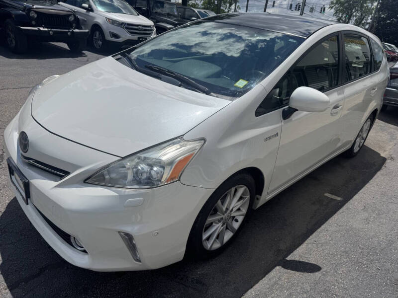 2012 Toyota Prius v Five