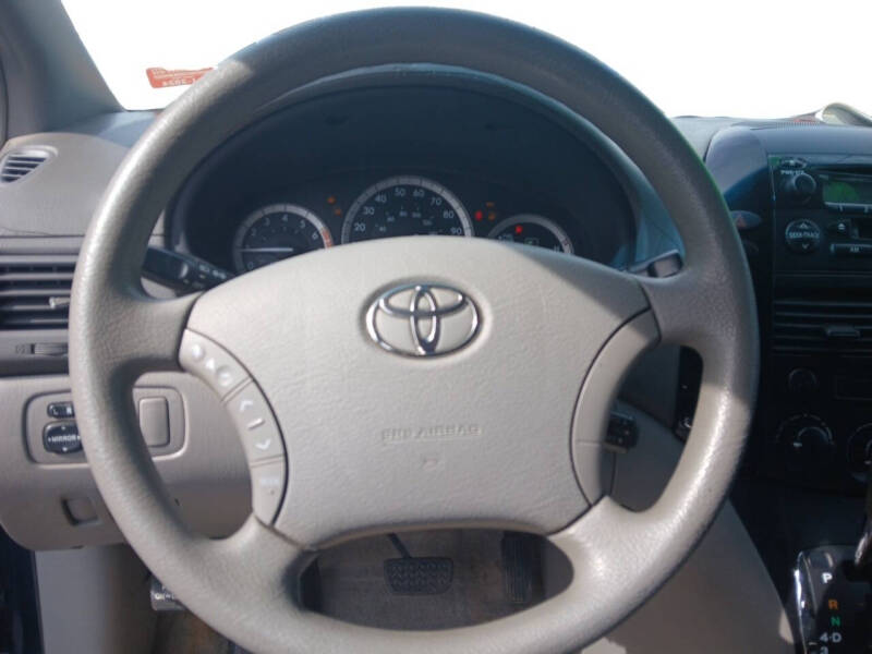 2005 Toyota Sienna LE 7 Passenger