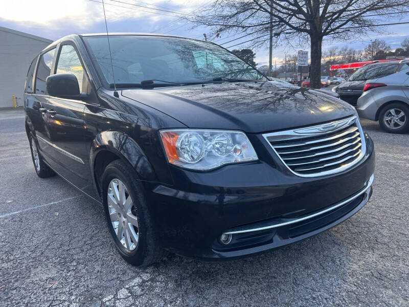 2015 Chrysler Town & Country Touring photo 2