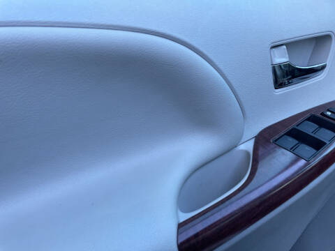 2012 Toyota Sienna XLE Mobility 7-Passenger