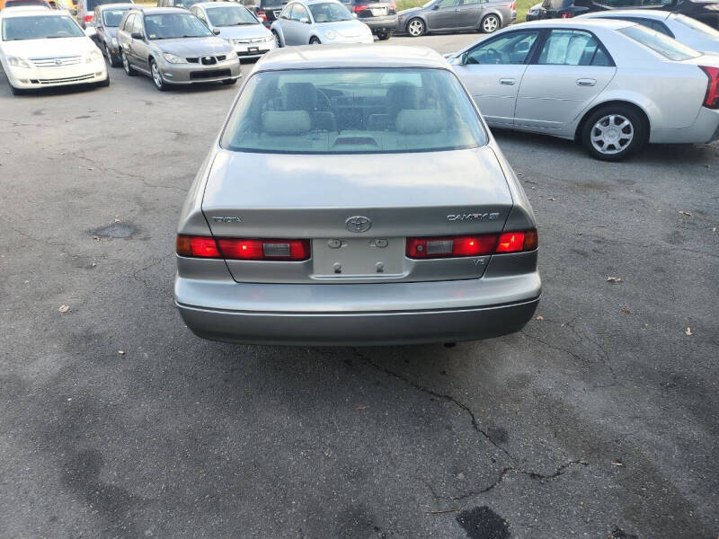 1998 Toyota Camry XLE photo 9