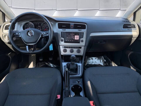 2016 Volkswagen Golf TSI S