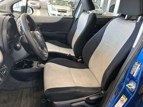 2012 Toyota Yaris 5-Door LE