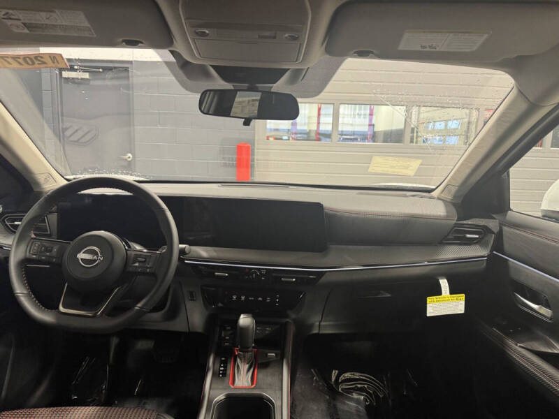 2025 Nissan Kicks SR