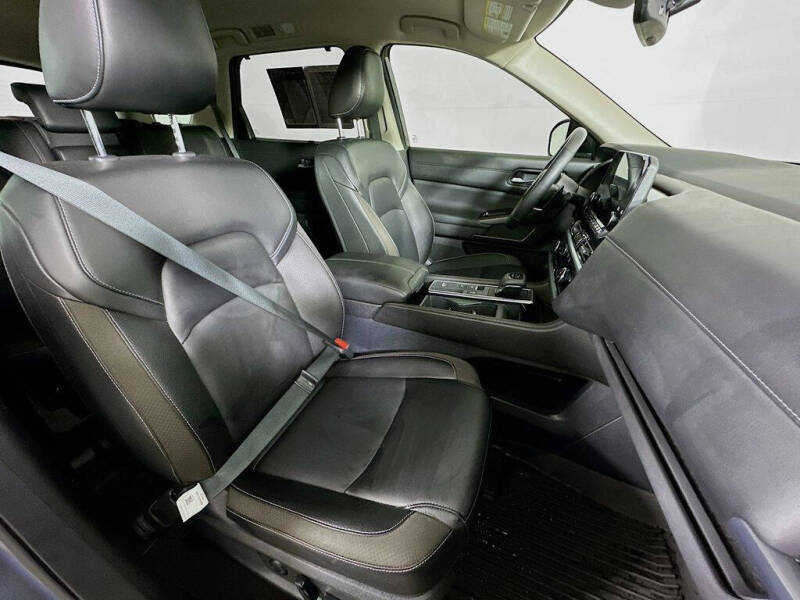 2024 Nissan Pathfinder SL