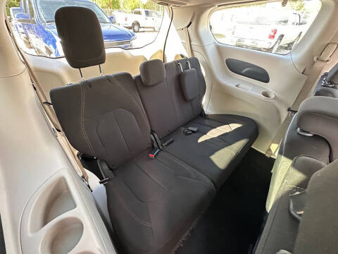 2017 Chrysler Pacifica LX