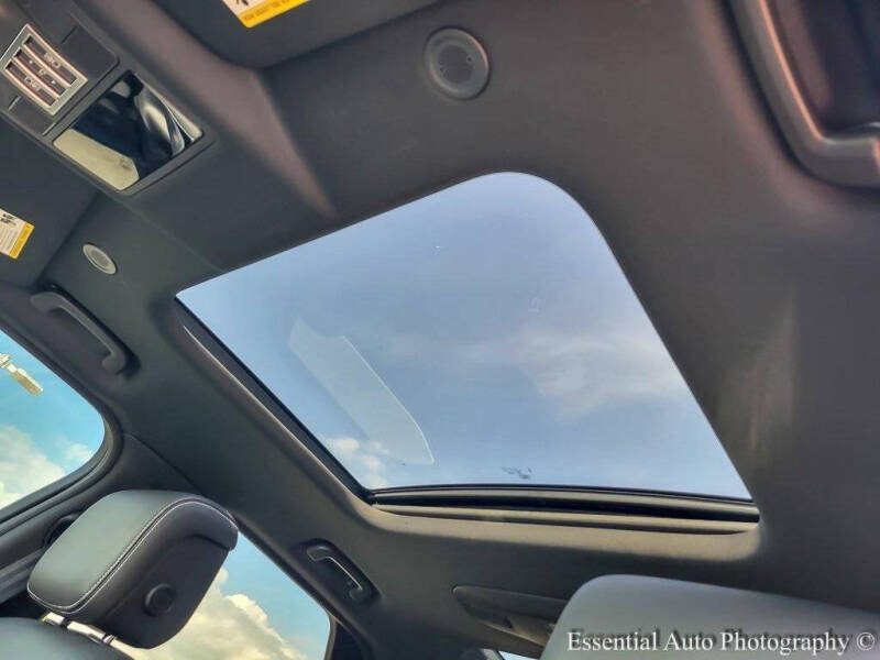 2024 Land Rover Discovery P300 Dynamic SE