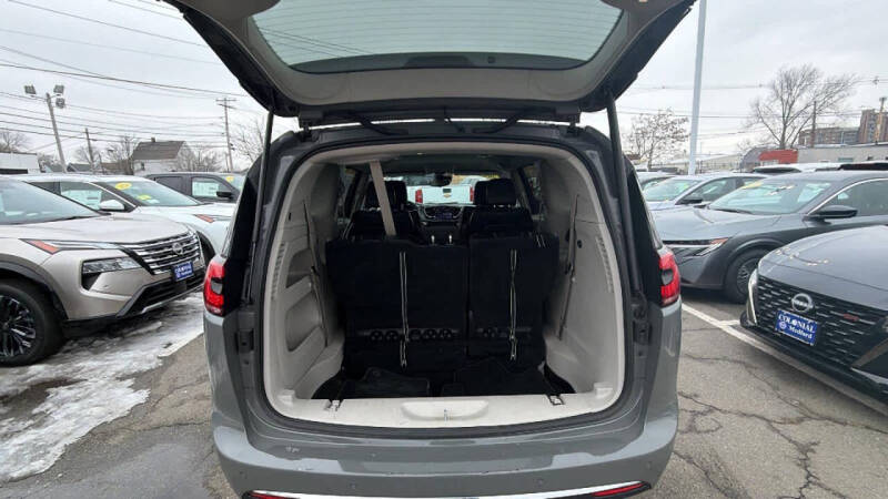 2023 Chrysler Pacifica Touring L