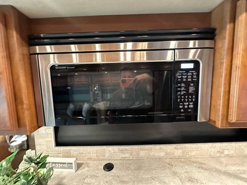 2019 Tiffin Phaeton 40qkh BUNK BEDS, King Bed