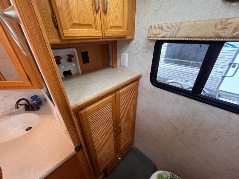 2005 Winnebago Journey