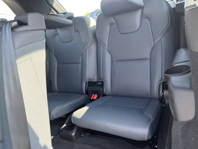 2024 Volvo XC90 Recharge T8 Ultimate Bright Theme 7P