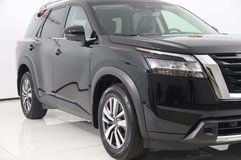 2023 Nissan Pathfinder SL