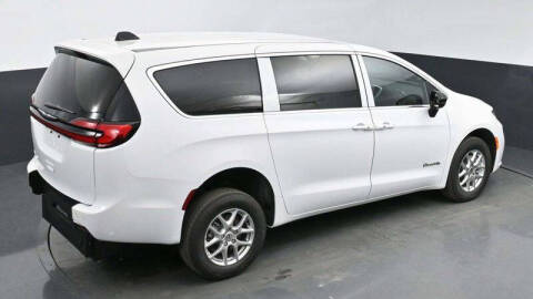 2024 Chrysler Pacifica Touring