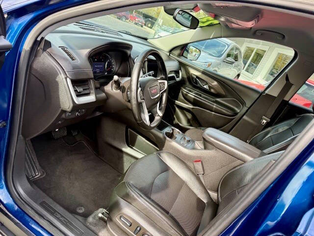 2023 GMC Terrain SLT