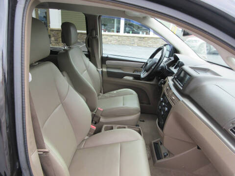 2012 Volkswagen Routan SE