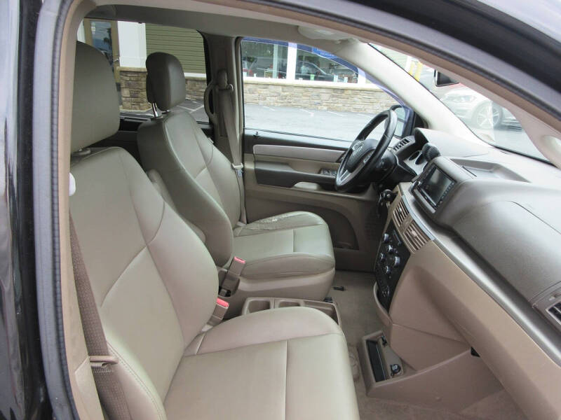 2012 Volkswagen Routan SE
