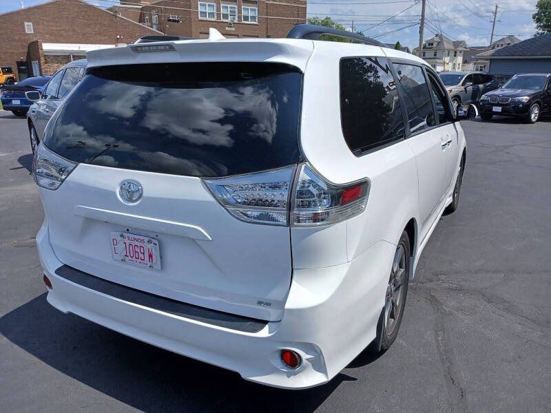 2019 Toyota Sienna SE 8-Passenger