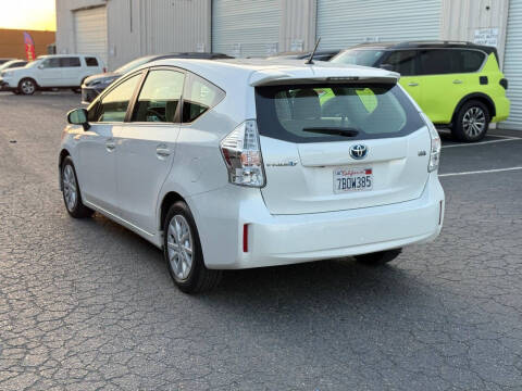 2013 Toyota Prius v Two