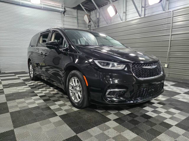 2024 Chrysler Pacifica Touring L
