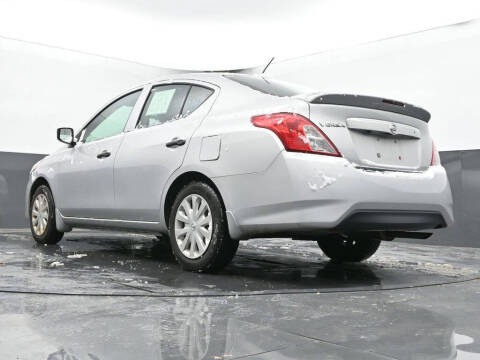 2019 Nissan Versa S Plus