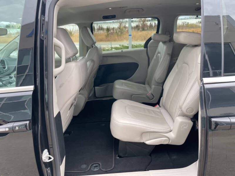 2021 Chrysler Pacifica Touring L