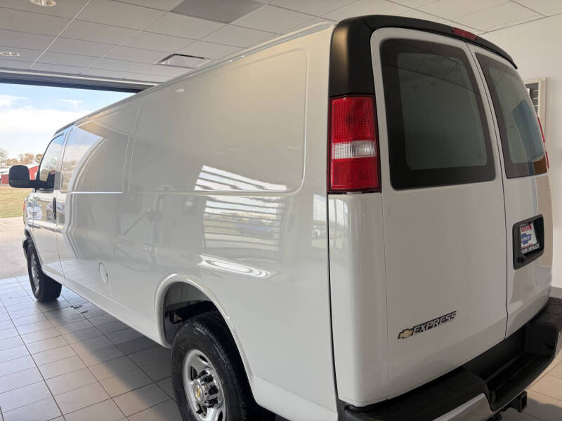 2025 Chevrolet Express 3500