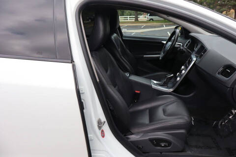 2018 Volvo V60 Cross Country T5 Premier