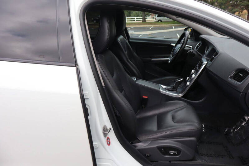 2018 Volvo V60 Cross Country T5 Premier