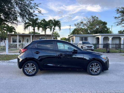 2020 Toyota Yaris Hatchback LE