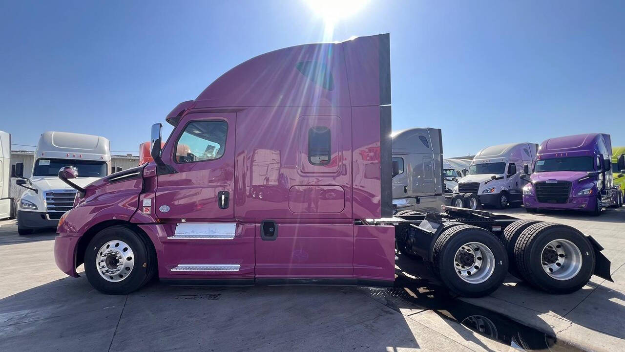 2019 Freightliner Cascadia for sale at KING TRUCK TRAILER SALES in Bakersfield, CA