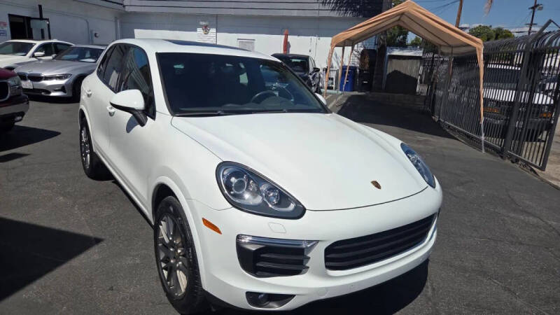 2017 Porsche Cayenne Platinum Edition