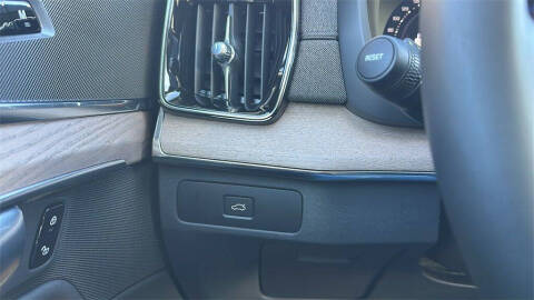 2026 Volvo XC90 B5 Core