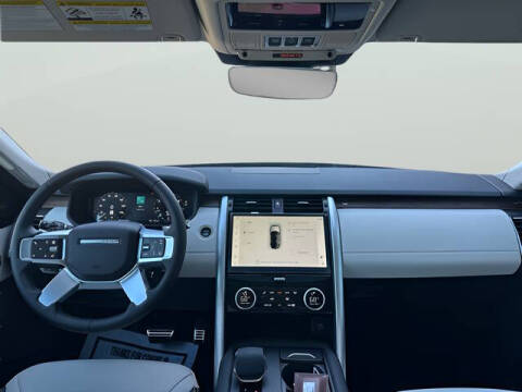 2025 Land Rover Discovery P300 Dynamic SE