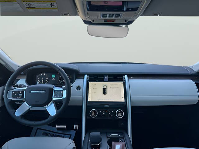 2025 Land Rover Discovery P300 Dynamic SE