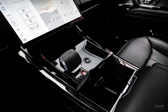 2024 Land Rover Range Rover Sport P360 SE