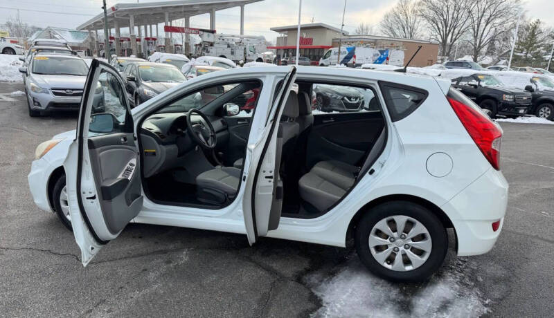 2016 Hyundai Accent SE