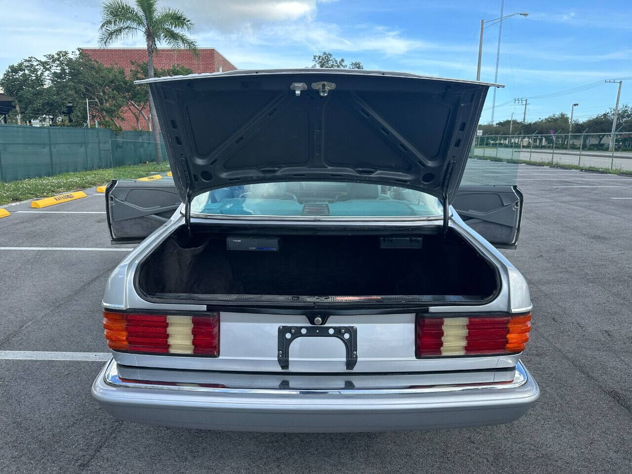 1985 Mercedes-Benz 500-Class  - $17,900